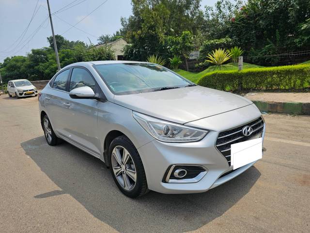 https://images10.gaadi.com/usedcar_image/4406862/original/processed_af6289d38b1078a4ff4a973cdb5b9cb2.jpg?imwidth=6400