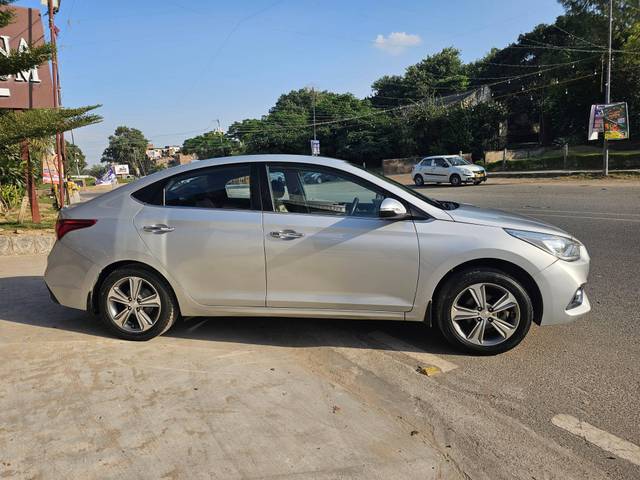 https://images10.gaadi.com/usedcar_image/4406872/original/processed_e80baddcbae819b68cd6b71e0b121b9b.jpg?imwidth=6401