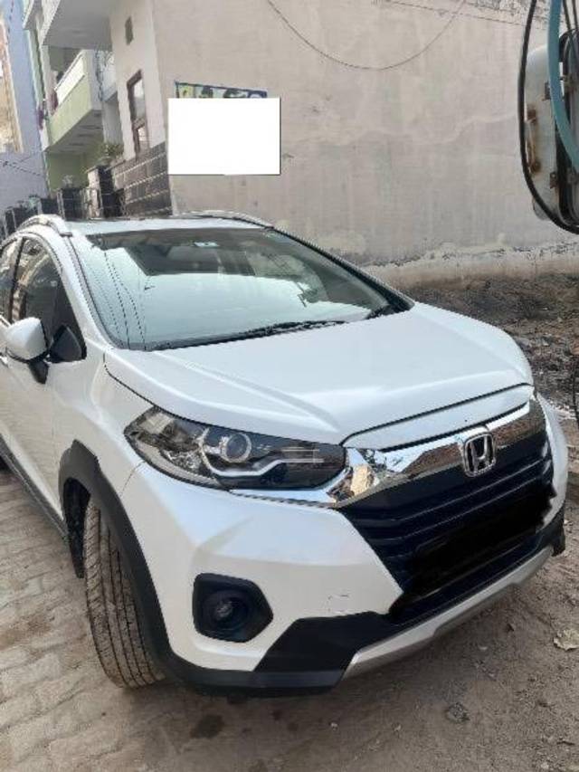 https://images10.gaadi.com/usedcar_image/4406962/original/processed_a2cf24aa-9e84-4275-ad4f-ed09ddf49838.jpeg?imwidth=6400