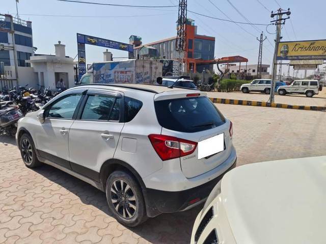 https://images10.gaadi.com/usedcar_image/4407112/original/processed_7c098b72-4fce-44bd-80d6-5afb5001ee42.jpg?imwidth=6401