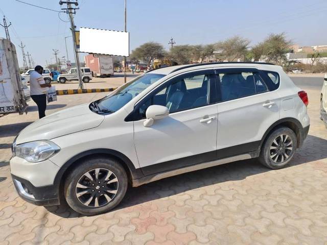 https://images10.gaadi.com/usedcar_image/4407112/original/processed_d98d33c4-17f7-45b2-a8ee-bb2f35ab1e2b.jpg?imwidth=6402