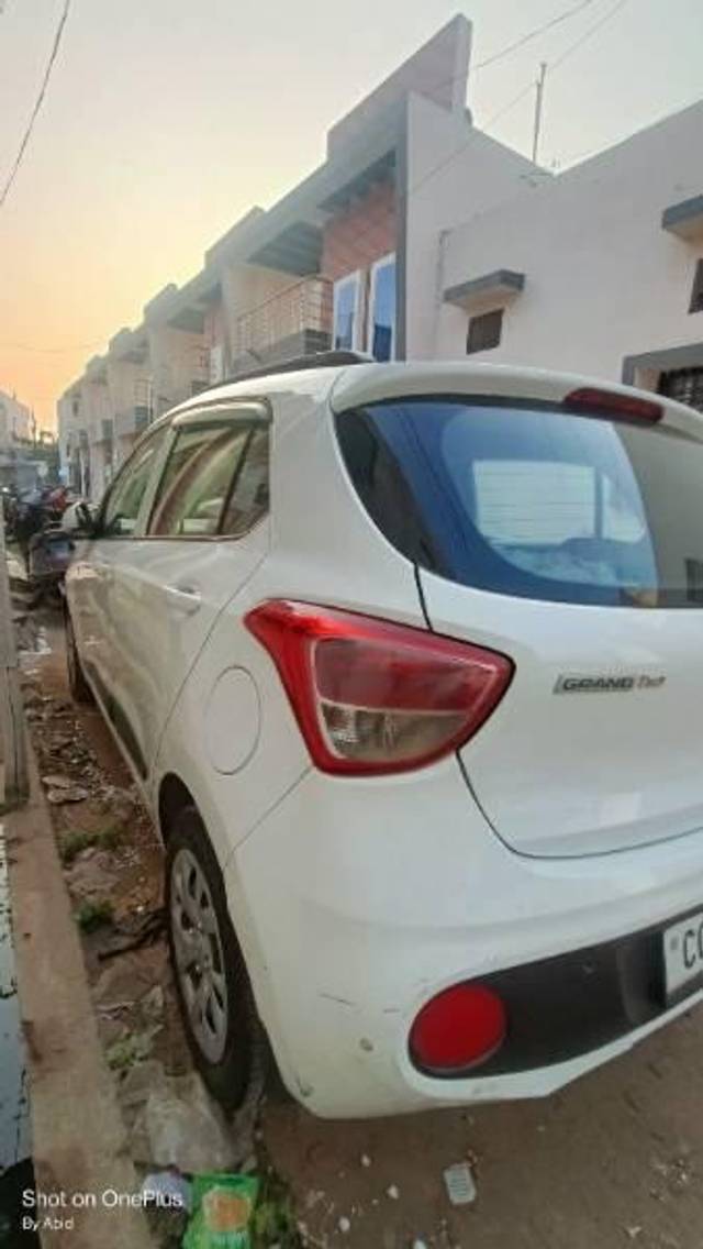 https://images10.gaadi.com/usedcar_image/4407154/original/processed_e099fe15-009e-4d4d-8d66-79c4bc22d007.jpg?imwidth=6402