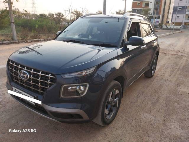 https://images10.gaadi.com/usedcar_image/4407176/original/processed_ef89b13b37f646aee57101a10c277e1b.jpg?imwidth=6400