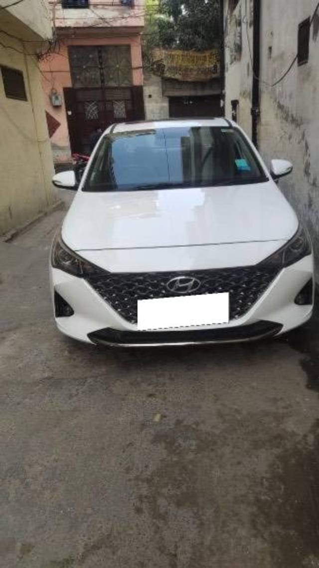 https://images10.gaadi.com/usedcar_image/4407192/original/processed_86d6a37b-f8b8-406d-9e2b-cb95f3e88e1a.jpeg?imwidth=6401