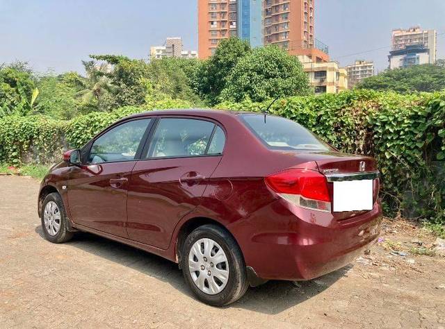 https://images10.gaadi.com/usedcar_image/4407282/original/processed_d20d76b6bb83cc4c65bb9e8b4e60d605.jpg?imwidth=6402