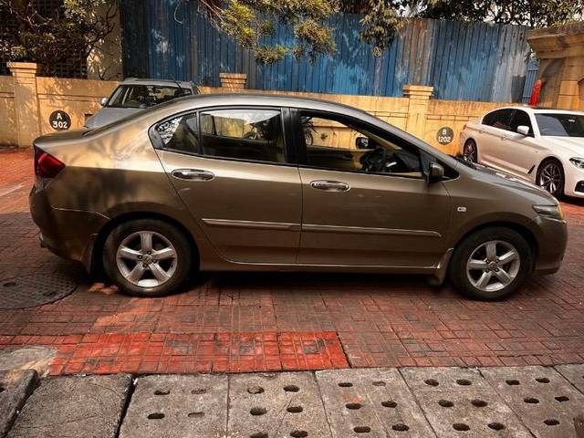 https://images10.gaadi.com/usedcar_image/4407304/original/5ef9ac0e9d8a0225d1a6e5850b6954ab.jpeg?imwidth=6402