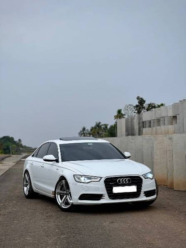 https://images10.gaadi.com/usedcar_image/4407352/original/3534891da5891d060cc549a064a35e42.jpeg?imwidth=6400