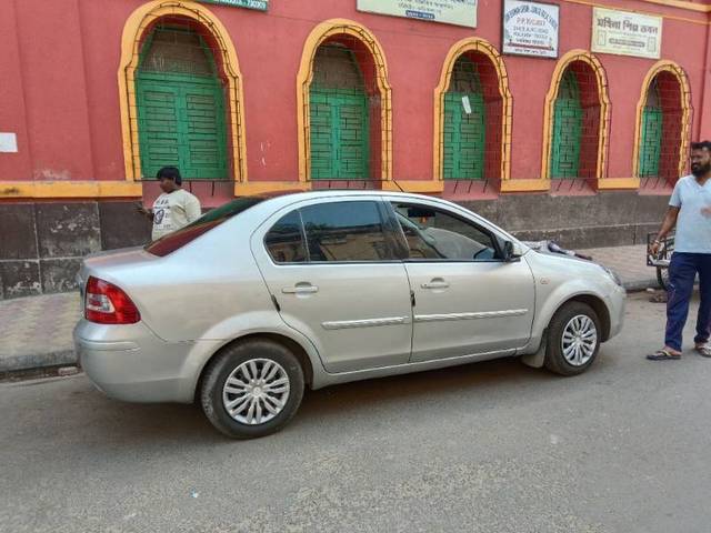 https://images10.gaadi.com/usedcar_image/4407424/original/c06c5d9b0fa66a9256cd9d033b9a7f52.jpg?imwidth=6401