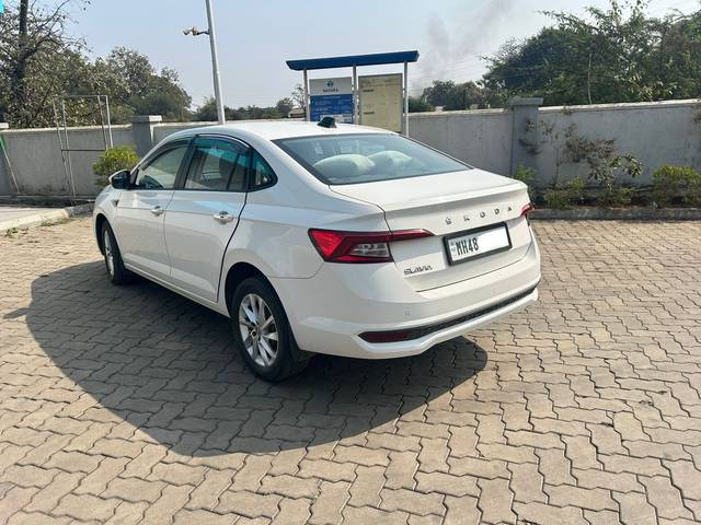 https://images10.gaadi.com/usedcar_image/4407458/original/32f55dbbad647f68ec934b4d7e0be1c1.jpeg?imwidth=6402