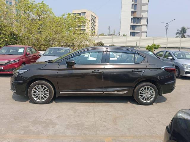 https://images10.gaadi.com/usedcar_image/4407488/original/processed_df82c9c31a4ae32039ac1bea746d2b98.jpg?imwidth=6402