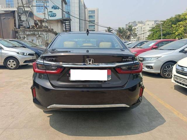 https://images10.gaadi.com/usedcar_image/4407488/original/processed_fdeec5146dc68bb20a652d029ed6fb60.jpg?imwidth=6401