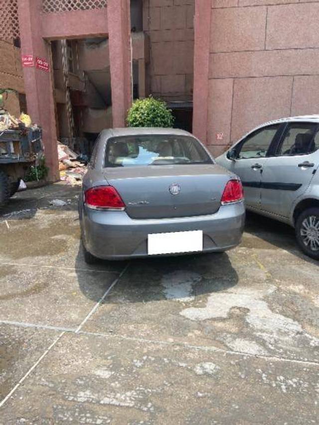 https://images10.gaadi.com/usedcar_image/4407518/original/8da7eb68b49a675ce5ef95a77a50d3be.jpeg?imwidth=6401