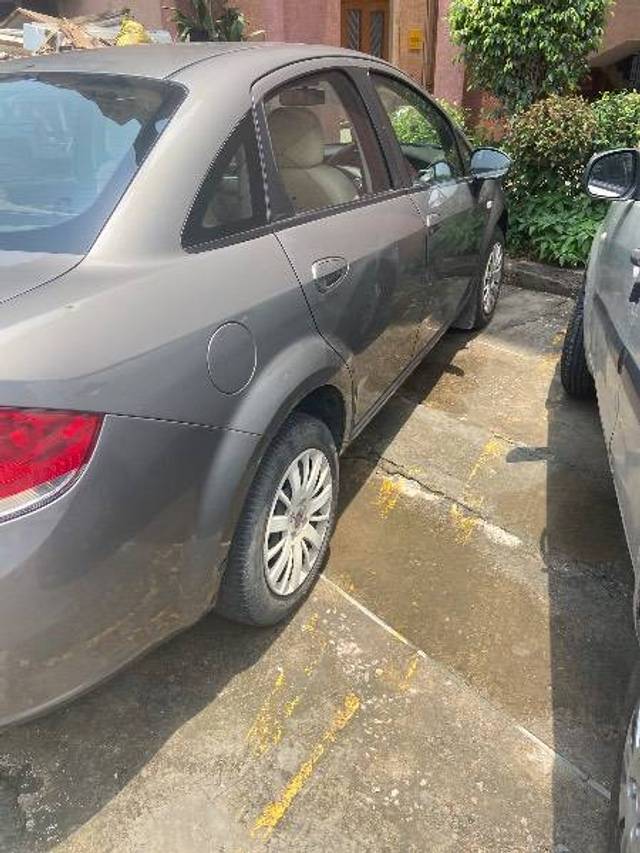 https://images10.gaadi.com/usedcar_image/4407518/original/94eda687850ac492cb69c7851db71f1b.jpeg?imwidth=6402