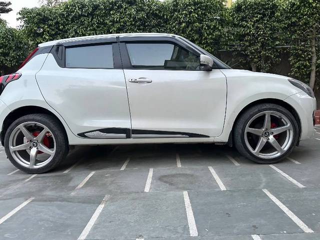 https://images10.gaadi.com/usedcar_image/4407562/original/5c58fd71d05c2df0bafcf7aa8dbc4b3d.jpeg?imwidth=6401