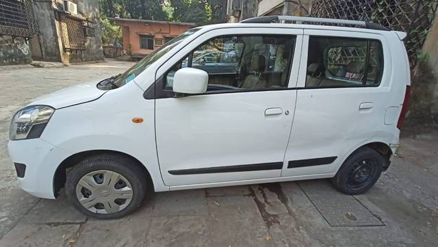 https://images10.gaadi.com/usedcar_image/4407586/original/be5f880986fd6a0591db7f0215016248.jpg?imwidth=6402