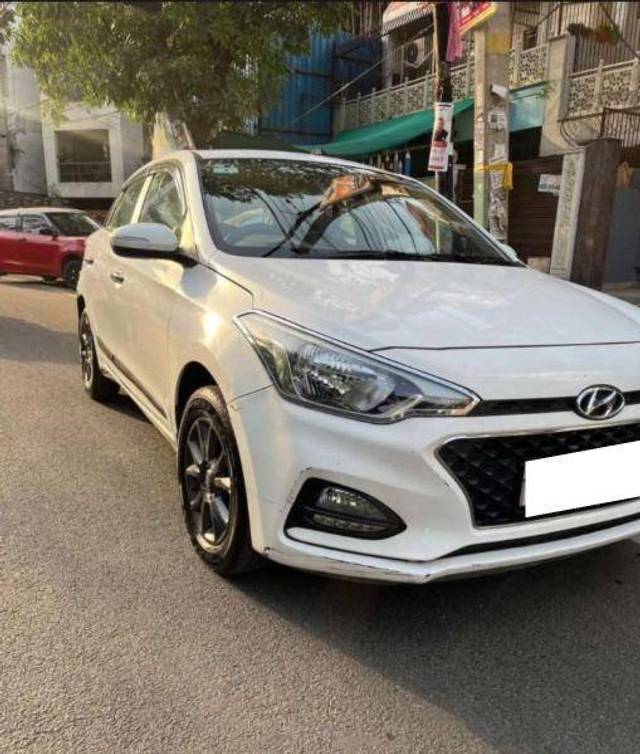 https://images10.gaadi.com/usedcar_image/4407592/original/86eab6e31f52887fbfd8b3babe2de7e5.jpeg?imwidth=6401