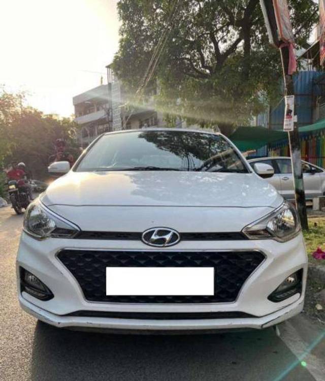 https://images10.gaadi.com/usedcar_image/4407592/original/8bbfc03d07d0985ae877871eb0b7a7a9.jpeg?imwidth=6400