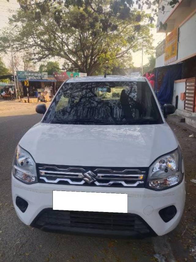 https://images10.gaadi.com/usedcar_image/4407598/original/processed_ca5d6bae-8b54-43a3-aaac-2f58db60fd5e.jpg?imwidth=6400