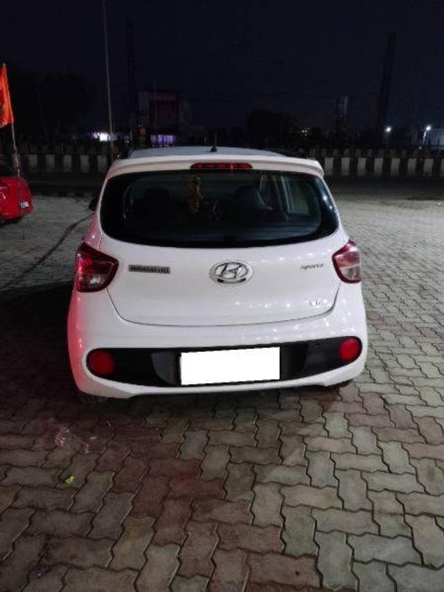 https://images10.gaadi.com/usedcar_image/4407620/original/7cb887f81aeeab0cce4db8563dfe18b9.jpg?imwidth=6400