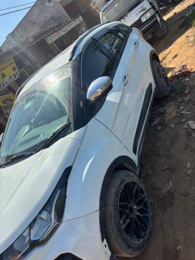 https://images10.gaadi.com/usedcar_image/4407622/original/df3881ae74797e3833c91ee93fa48cb5.jpg?imwidth=6401