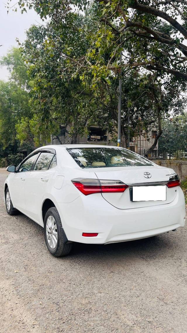 https://images10.gaadi.com/usedcar_image/4407698/original/processed_a60fd7773166490090ce8972a84d7cd1.jpg?imwidth=6402