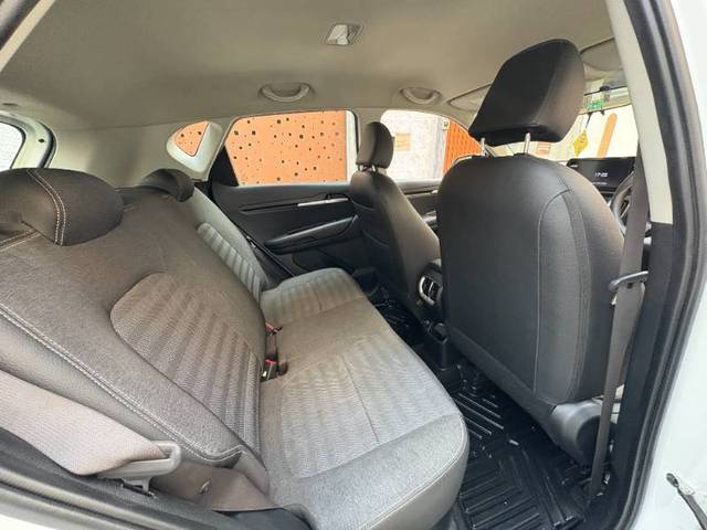https://images10.gaadi.com/usedcar_image/4407731/original/64ff0cd634eec6620d759f68b42967c5.jpg?imwidth=6402