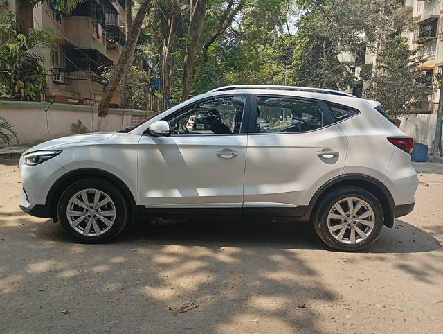 https://images10.gaadi.com/usedcar_image/4407796/original/processed_5c807a6ca3e9066ed11c9b17590ca0d8.jpg?imwidth=6402