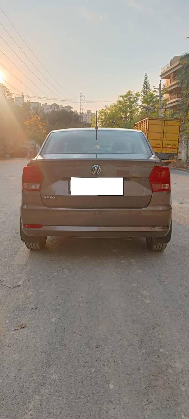 https://images10.gaadi.com/usedcar_image/4407805/original/processed_1786cdd789504be8b19cd1d1907140ba.jpg?imwidth=6402