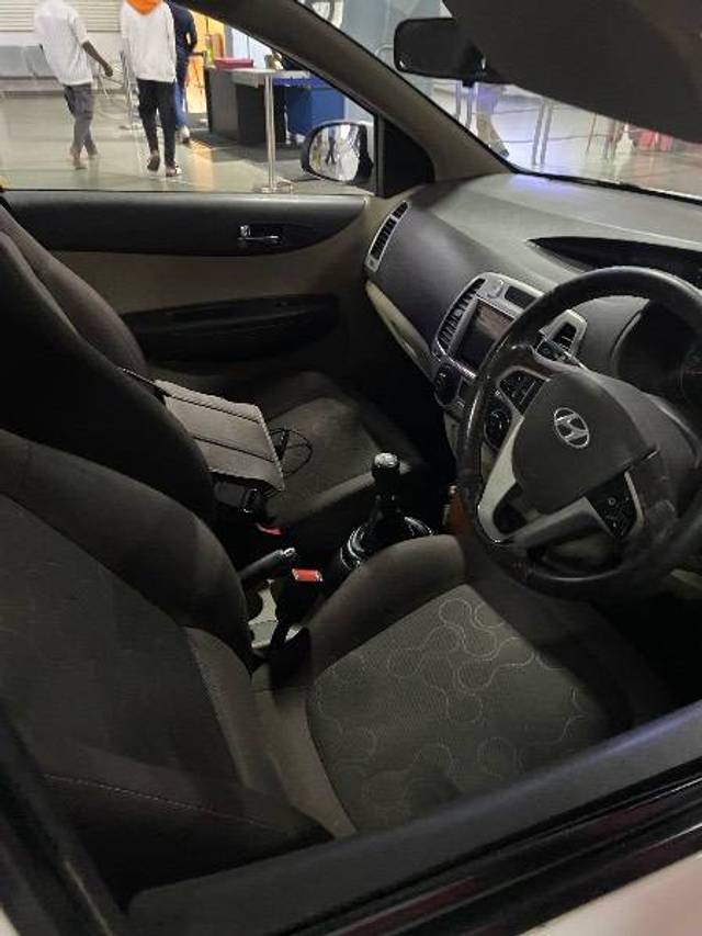 https://images10.gaadi.com/usedcar_image/4407817/original/ded7c4c6ce6c763fbea2a09aec6b39f0.jpeg?imwidth=6401