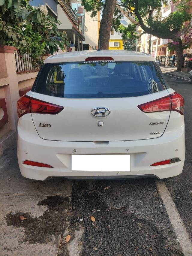 https://images10.gaadi.com/usedcar_image/4407965/original/5bd6d81cc52631010f9821f436d4e8c2.jpg?imwidth=6402