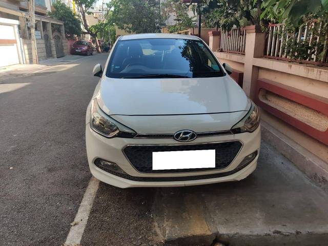 https://images10.gaadi.com/usedcar_image/4407965/original/8d46496c68990f6706f75ef431201878.jpg?imwidth=6401
