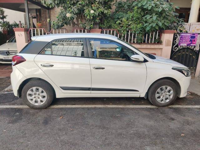 https://images10.gaadi.com/usedcar_image/4407965/original/ff1fea3633fd045f3e0a42a143775ce7.jpg?imwidth=6400
