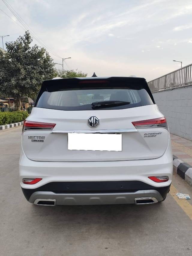 https://images10.gaadi.com/usedcar_image/4408001/original/processed_d185cfe573459c9f12c75c077f9a64c0.jpg?imwidth=6402