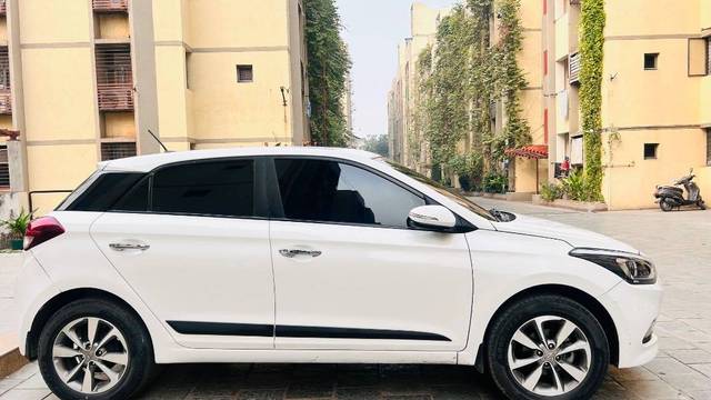 https://images10.gaadi.com/usedcar_image/4408039/original/28df2d883a073781b1d9679d09756352.jpg?imwidth=6402
