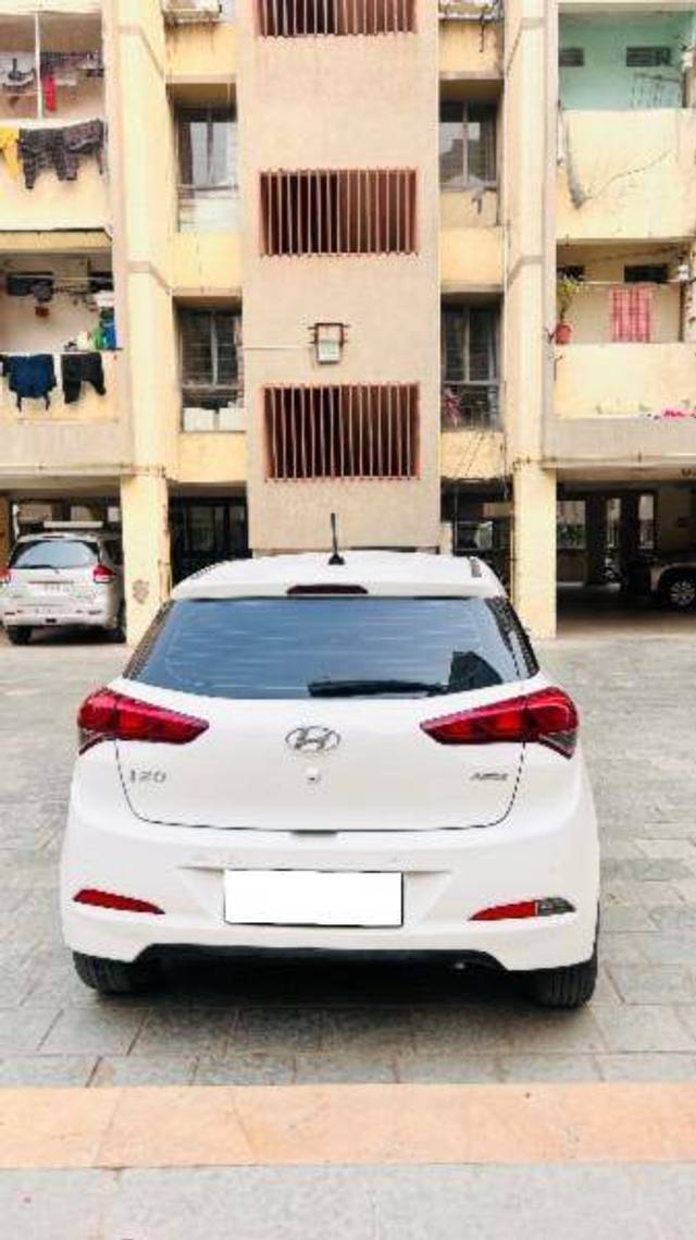 https://images10.gaadi.com/usedcar_image/4408039/original/585660eec4eb46e5bb7114bcf46ca050.jpg?imwidth=6401