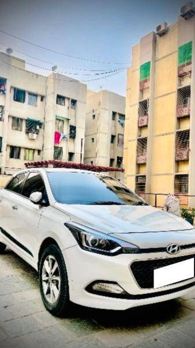 https://images10.gaadi.com/usedcar_image/4408039/original/d2cc241fdde655a04725529fff30d6c6.jpg?imwidth=6400