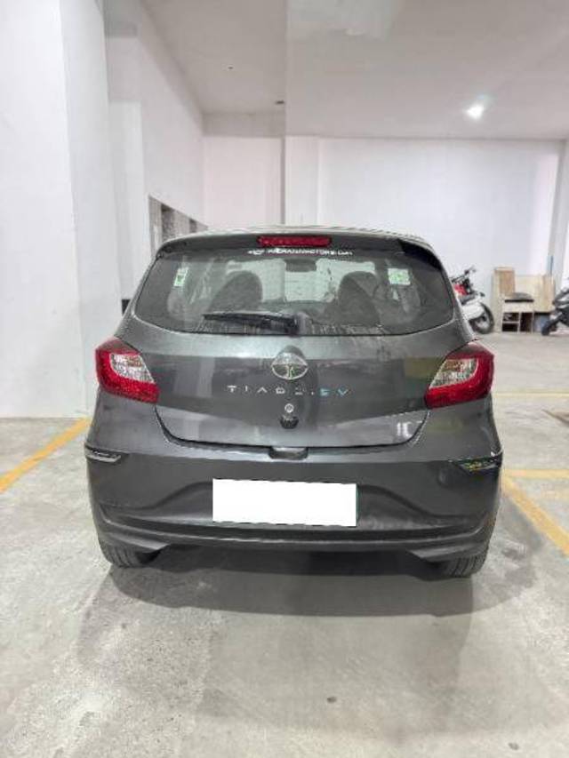 https://images10.gaadi.com/usedcar_image/4408061/original/57b7f3e1fd4c8a65603c38b5dea12cd7.jpg?imwidth=6402