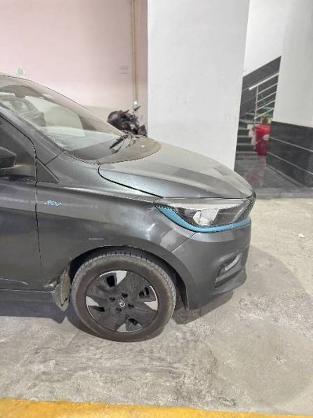 https://images10.gaadi.com/usedcar_image/4408061/original/65d7733c4d0c312de33585f01cda2814.jpg?imwidth=6401