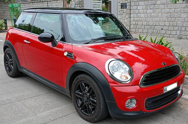 https://images10.gaadi.com/usedcar_image/4408135/original/processed_4740dd5b07b4461d39024c9be6a61692.jpeg?imwidth=6400