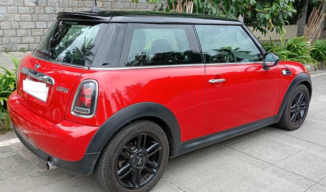 https://images10.gaadi.com/usedcar_image/4408135/original/processed_6fede05db3641b3098951f93d7194419.jpeg?imwidth=6401