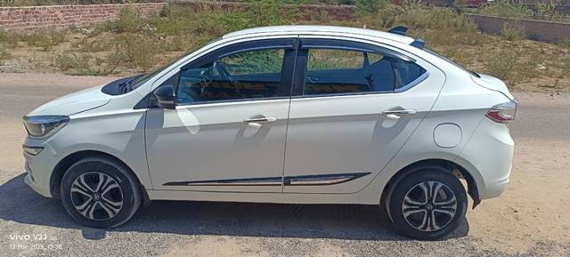 https://images10.gaadi.com/usedcar_image/4408313/original/edb202d76588104780b485e9a9140869.jpg?imwidth=6402