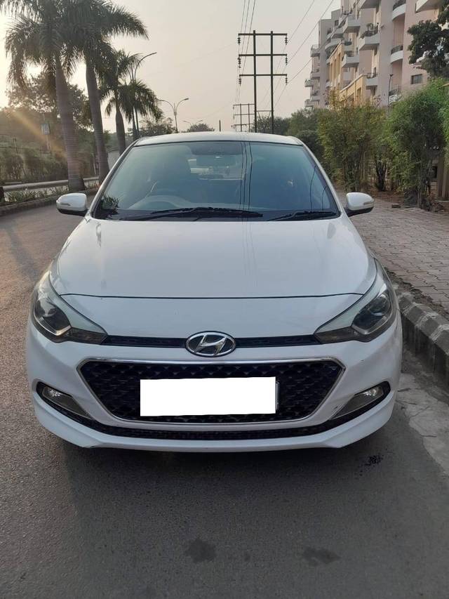 https://images10.gaadi.com/usedcar_image/4408330/original/processed_4e89f9bfe3a36703a9b068d50f7a00d0.jpg?imwidth=6400