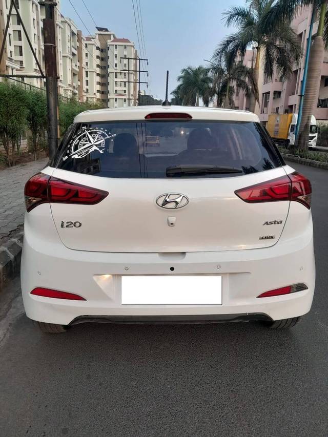 https://images10.gaadi.com/usedcar_image/4408330/original/processed_a25d3045b8119f17be5c78faeb926a01.jpg?imwidth=6402