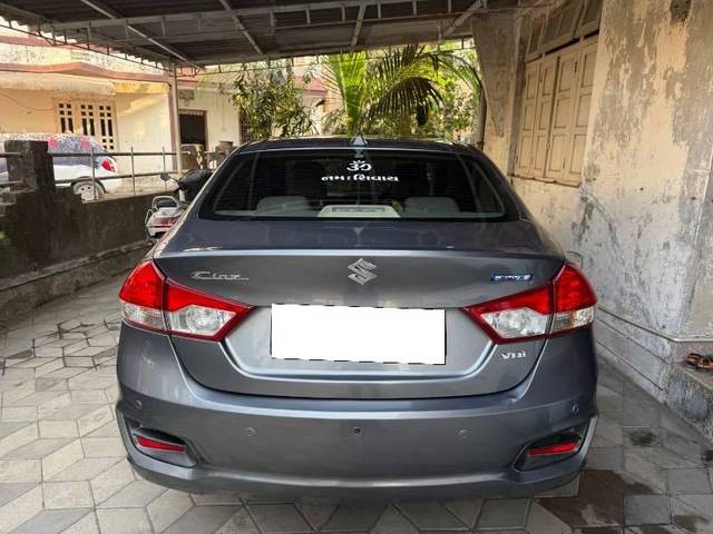 https://images10.gaadi.com/usedcar_image/4408566/original/processed_580d8ffc-5f89-4043-bd01-73a39968b92a.jpeg?imwidth=6401