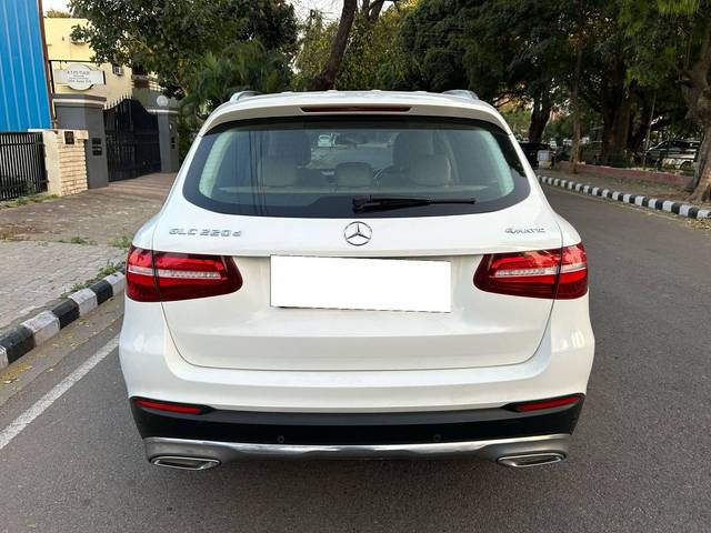 https://images10.gaadi.com/usedcar_image/4408638/original/processed_e7a9a1bc921f47c329e128891460f670.jpg?imwidth=6402