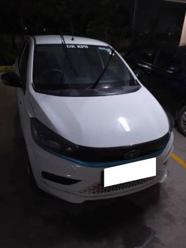 https://images10.gaadi.com/usedcar_image/4408830/original/processed_c8ea6251-b2f4-4acc-b12f-fffd5700ad66.jpg?imwidth=6402