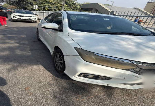 https://images10.gaadi.com/usedcar_image/4408920/original/71750c732ff9e65db610cbcc1c1f01e9.jpg?imwidth=6400