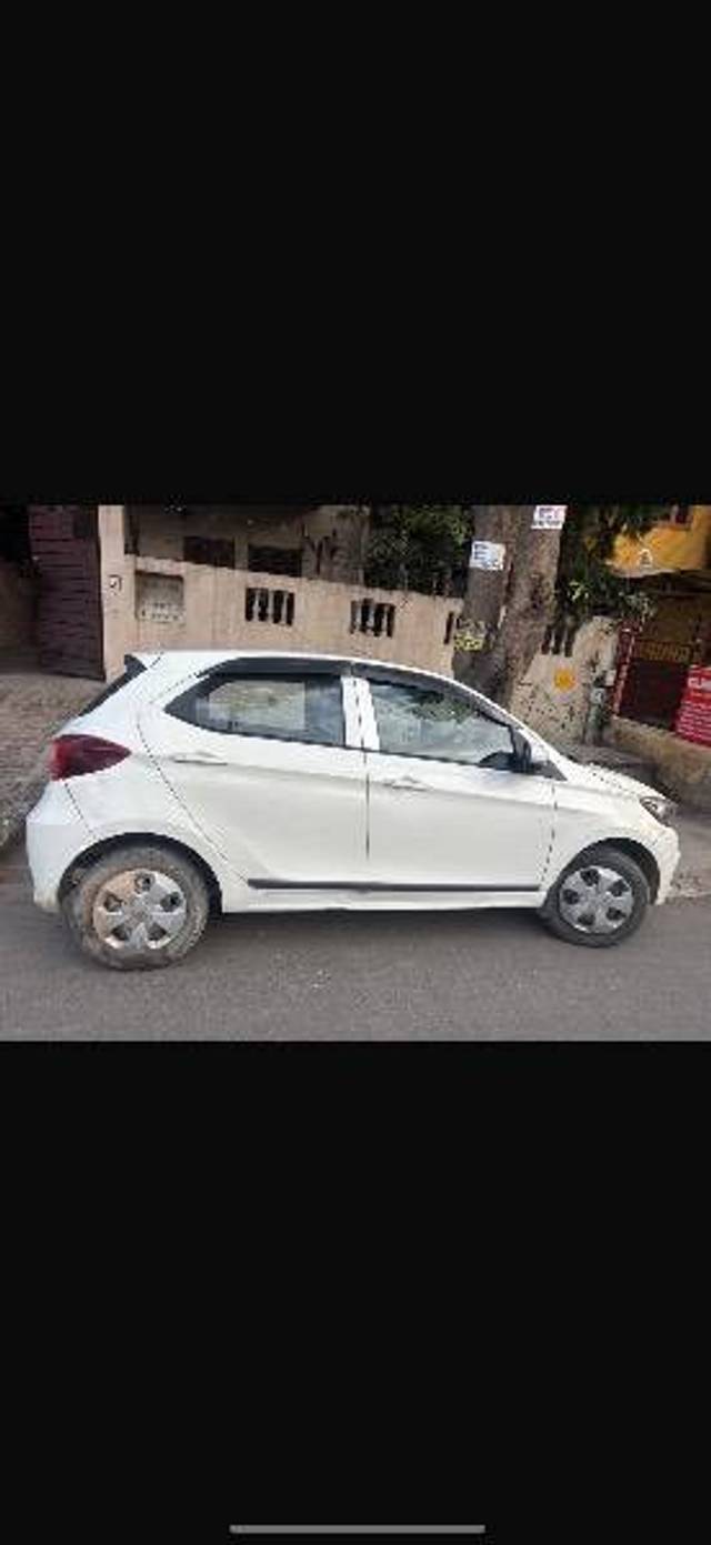 https://images10.gaadi.com/usedcar_image/4408923/original/165499e1b46c3b3f686ef21bac724dbd.png?imwidth=6402