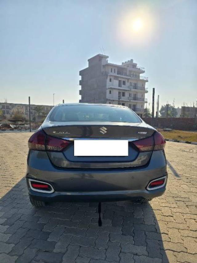 https://images10.gaadi.com/usedcar_image/4408926/original/processed_fa537aec-0bcf-42eb-906e-b26da60e39ba.jpg?imwidth=6401