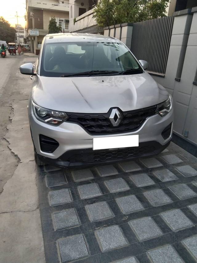 https://images10.gaadi.com/usedcar_image/4409058/original/processed_8d19d0bf9d293e026b5a30b6d79deaad.jpg?imwidth=6401